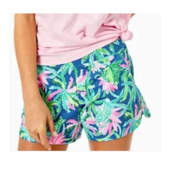 Lilly Pulitzer Ocean View Short – Macaw Blues Sweet Escape – Medium – EUC - Picture 1 of 11